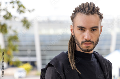 Canvas-taulu Close-up portrait of a young man with dreadlocks hairstyle.