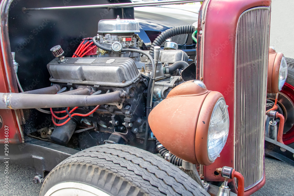 Fototapeta premium Phare et moteur de voiture américaine de collection