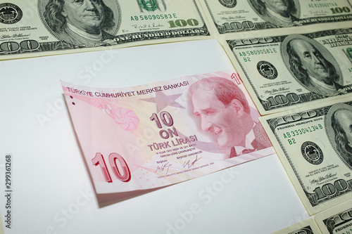 a ten Turkish Lira note surrounded by one hundred American dollars