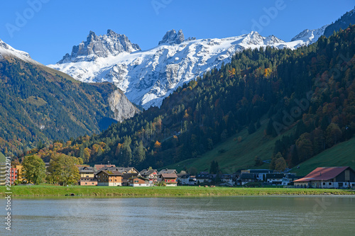 Landschaft bei Engelberg mit Schneegebirge, Engelberg, Obwalden, Schweiz