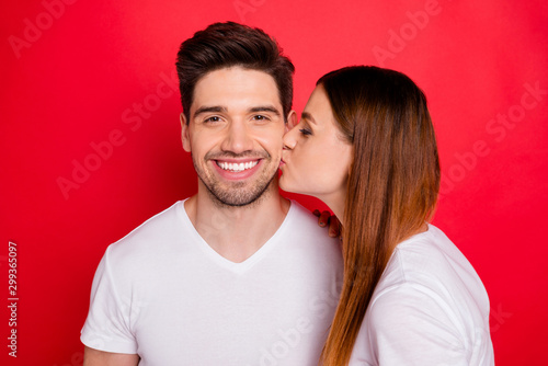 Fotografía Photo of redhair positive cute nice pretty couple of married people with wife in