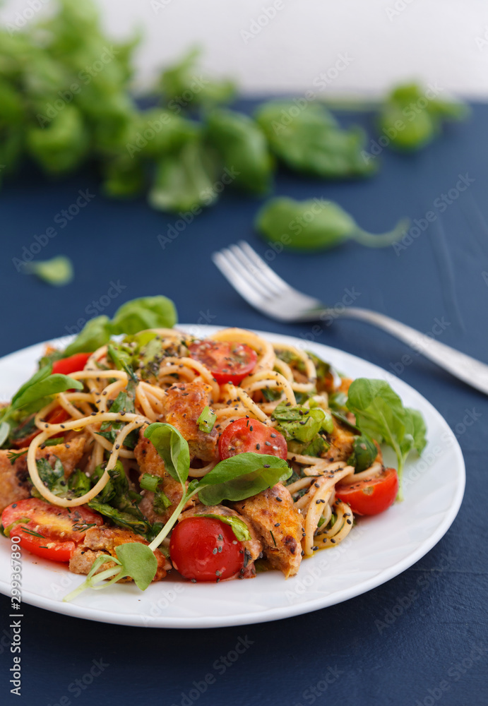 pasta with chicken and herbs