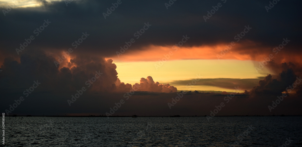 Colorful sky views after sunset at the sea With the light shining behind a beautiful cloud