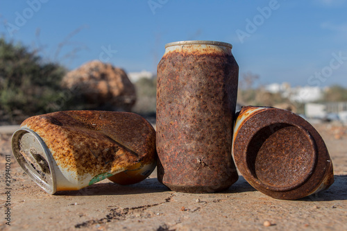 rusty tin cans, rusty drink can, rusty can of soda, rusty can lying in the field, rusty can, old rusty can outdoor,trash