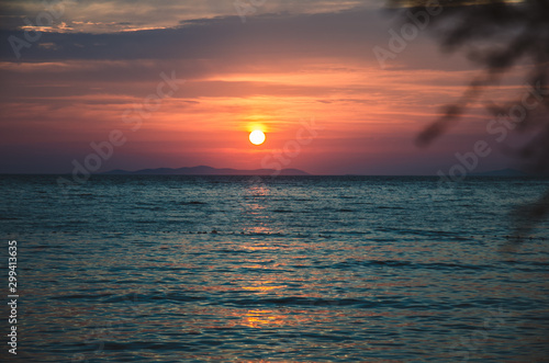 Fototapeta Naklejka Na Ścianę i Meble -  orange sunset by the sea