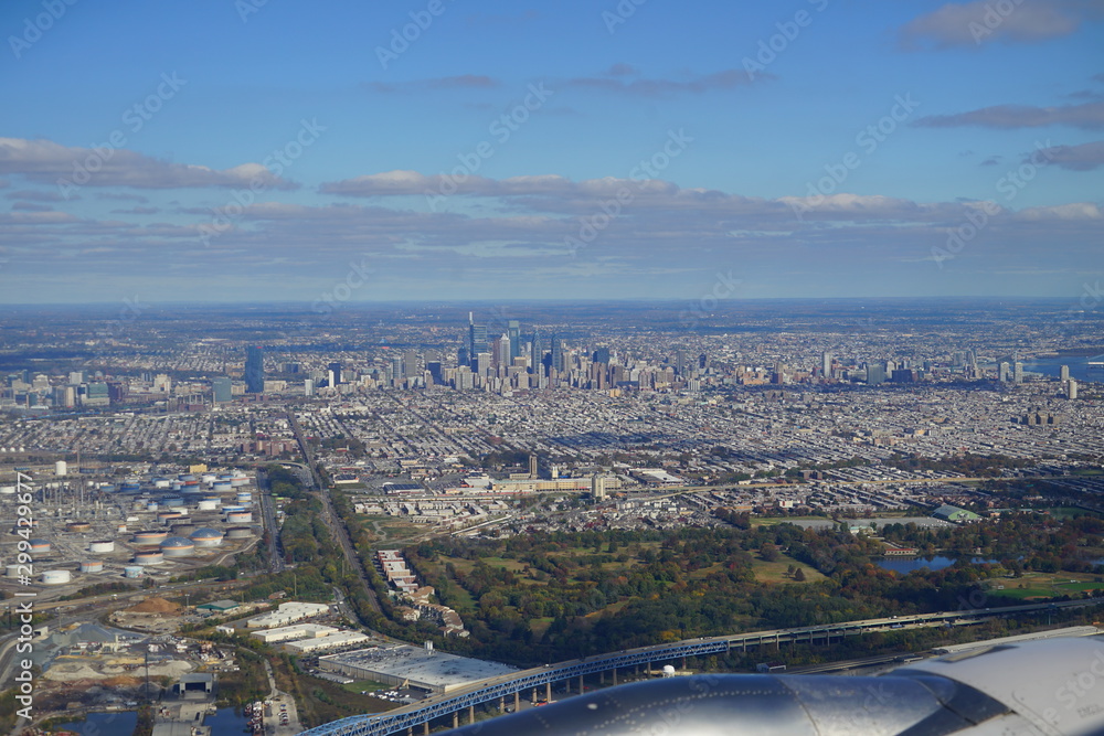 Obraz premium Aerial view of the skyline of the city of Philadelphia and the surrounding areas in Pennsylvania, United States