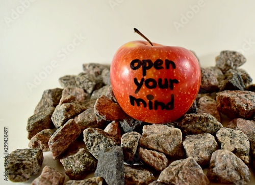 Foto red apple with a black inscription on the stones