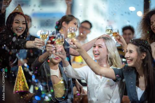 Canvas Print Business people drink wine At a party celebrating business success