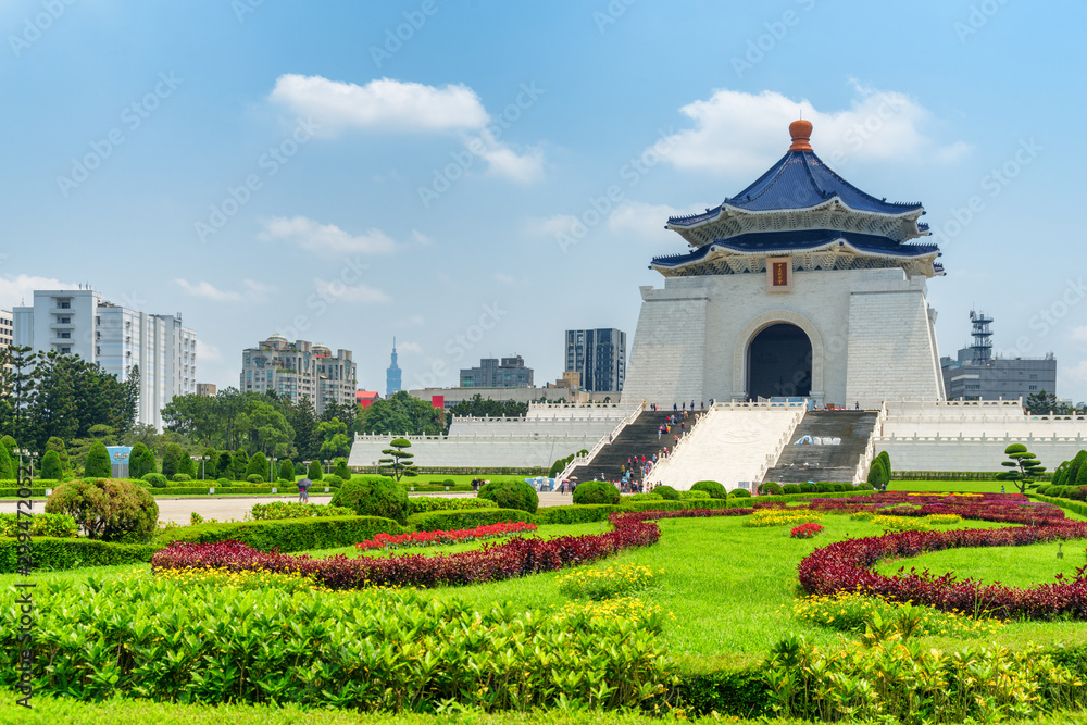 Fototapeta premium Colorful view of the National Chiang Kai-shek Memorial Hall