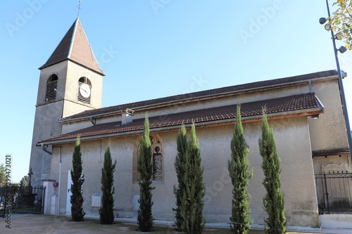 Eglise catholique Saint Hippolyte dans le village de Chuzelles - Département de l'Isère - France  photo