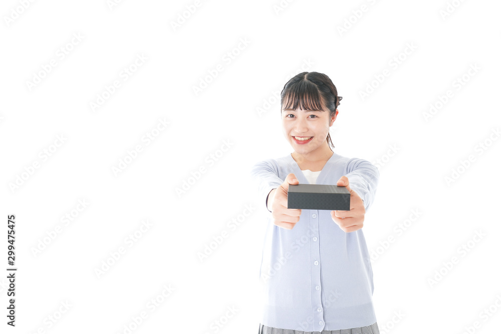 プレゼントを渡す若い女性 プレゼントを渡す若い女性