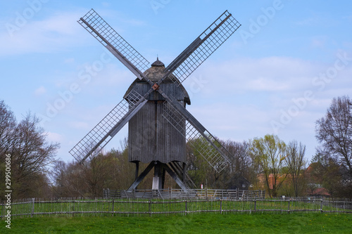 Alte historische Windmühle in Hessen/Deutschland