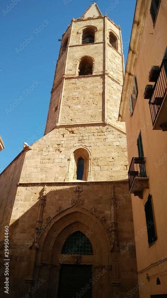 Scorcio cattedrale di Alghero da centro storico città