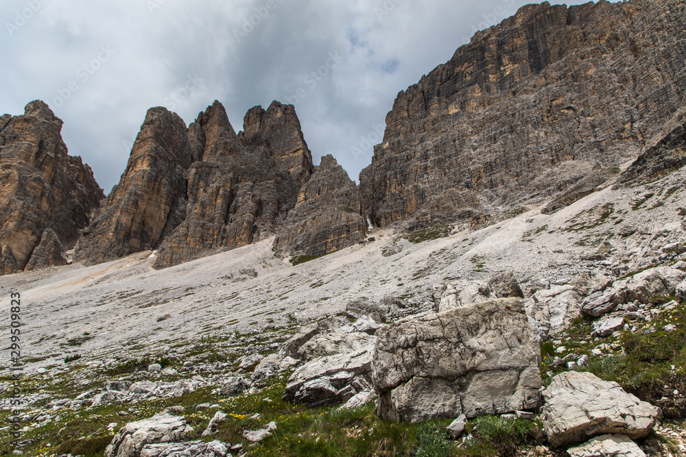 Fototapeta premium Great view of the top Cadini di Misurina range in National Park Tre Cime di Lavaredo. Dolomites, South Tyrol. Location Auronzo, Italy, Europe. Dramatic unusual scene. Beauty world.