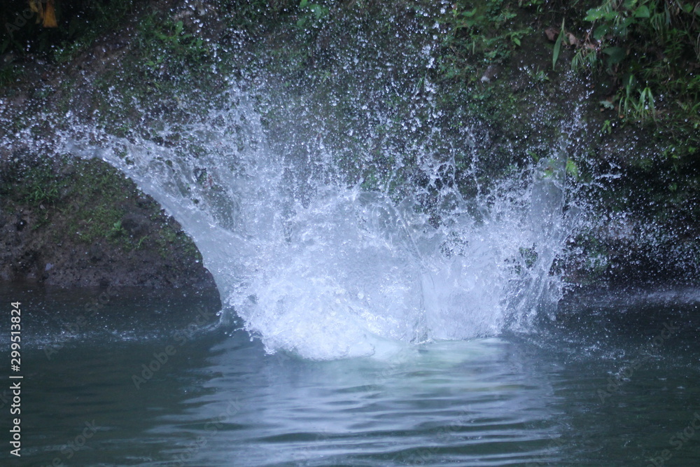 l'eau de la rivière l'eau de la rivière