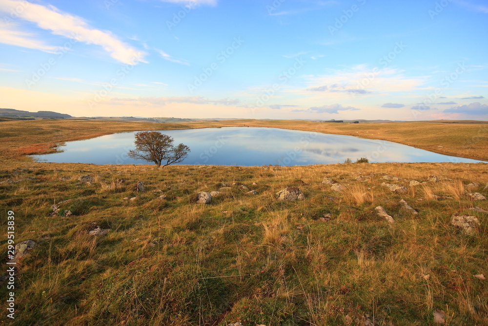lac de Saint-Andéol massif de l'Aubrac lac de Saint-Andéol massif de l'Aubrac