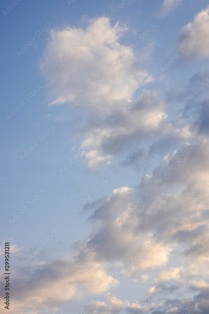 Obraz premium fluffy clouds and sky background