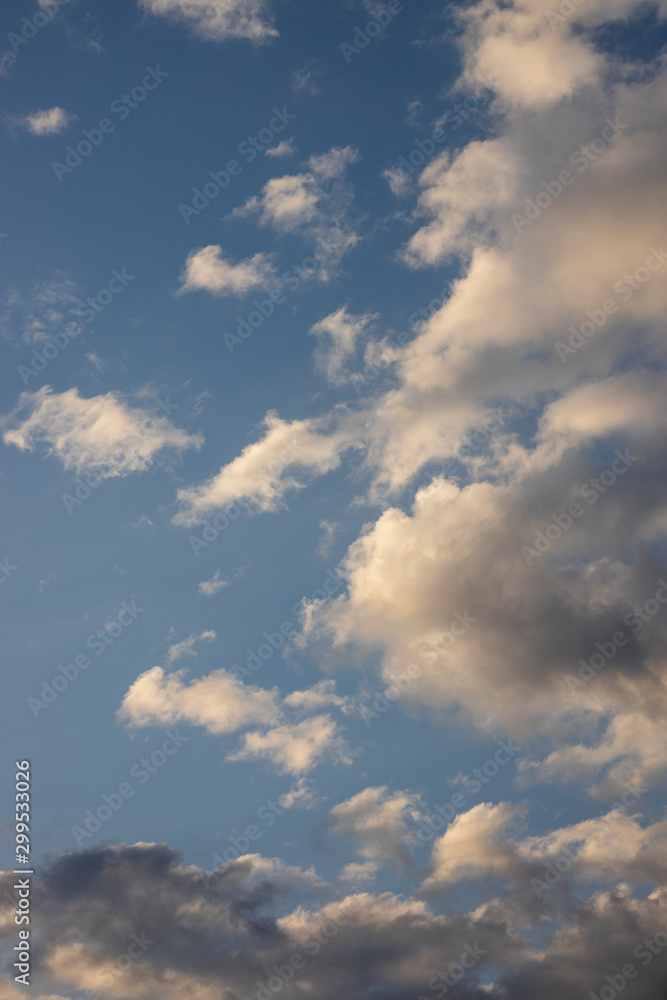 Obraz premium fluffy clouds and sky background