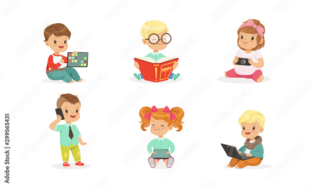 Toddlers use gadgets. Vector illustration on a white background. - obrazy, fototapety, plakaty 