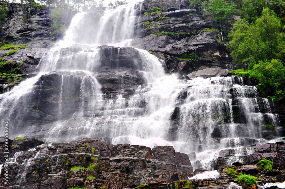 Fototapeta premium Scenic view of the falling water with stones