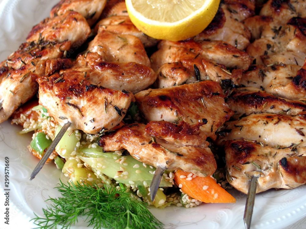Chicken kebabs with sesame seeds