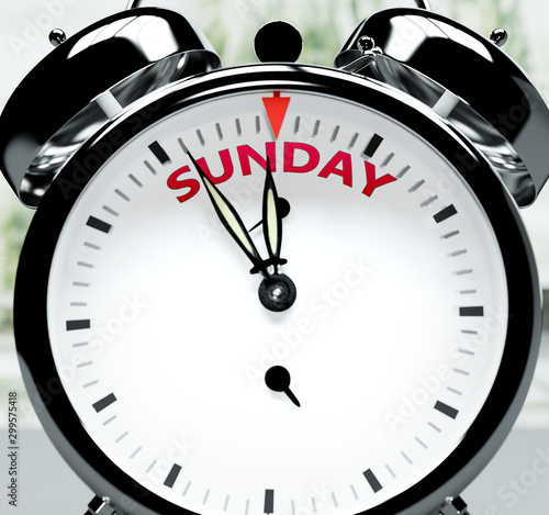Konstfotografi Sunday soon, almost there, in short time - a clock symbolizes a reminder that Su