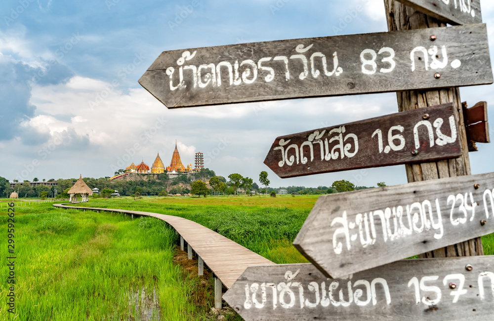 Fototapeta premium Tiger Cave Temple (Wat Tham Sua) in Kanchanaburi, Thailand. It is very popular with tourists and foreigners, beautiful famous place to travel in Tha Muang District, Kanchanaburi, Thailand.