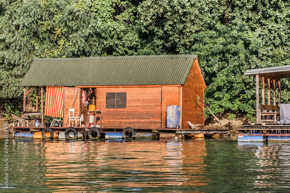 Obraz premium Summer Floating Raft Hut on Sava River - Belgrade - Serbia