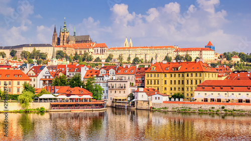 Εκτύπωση καμβά City summer landscape - view of the Hradcany historical district of Prague and c