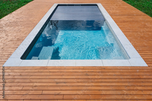 Span for pool. Rolling coating. Pool protection. Rollete. Security. Pure water. Pool protection system.