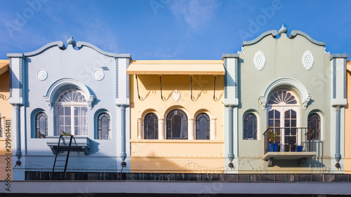Row of colorful pastel buildings built in the Spanish Mission style in New Regent Street, Christchurch, New Zealand © Maurizio De Mattei