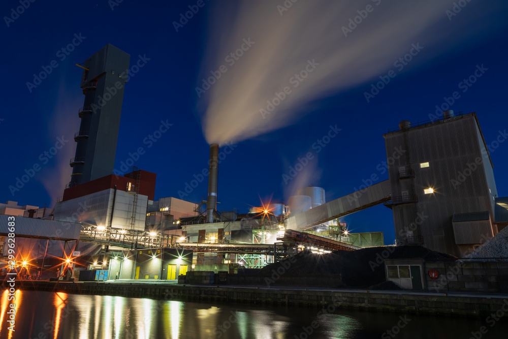 Sugar factory in full production at night. Groningen, Holland.