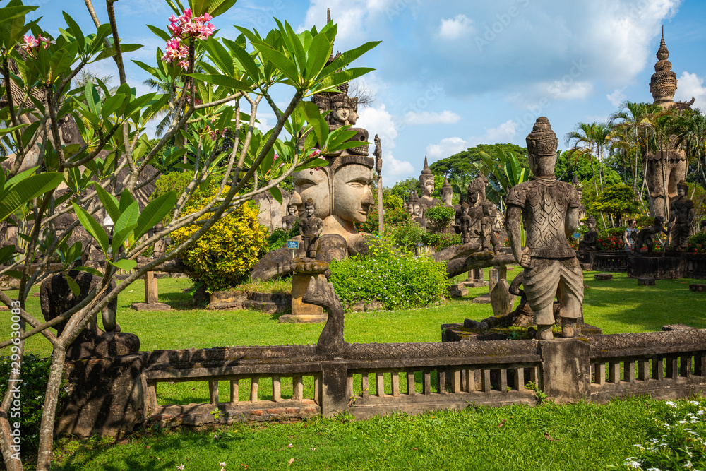 Obraz premium Buddha park Xieng Khouane in Vientiane, Laos. Famous travel tourist landmark of Buddhist stone statues and religious figures.