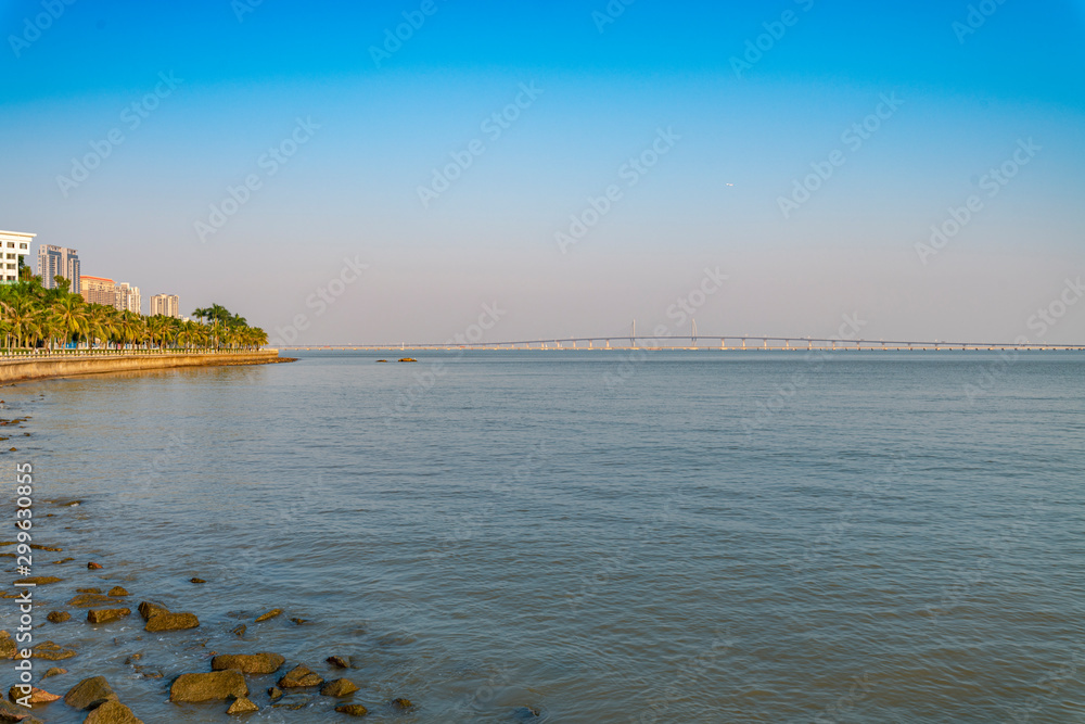 Fototapeta premium Coastal view of the South Road of couples in Zhuhai City, Guangdong Province
