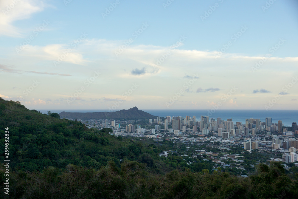 Mountain view of city of Honolulu from Diamond Head to Manoa