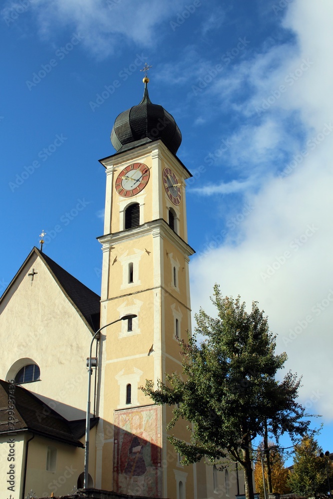 Die Pfarrkirche Sogn Gions in Disentis.
