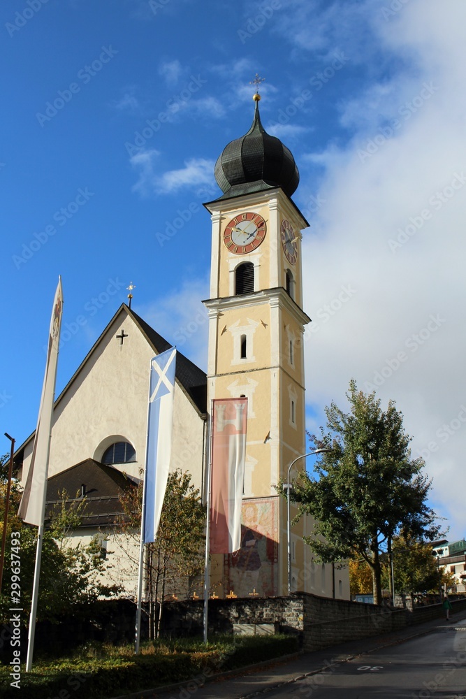 Die Pfarrkirche Sogn Gions in Disentis.