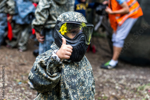  little soldier. The game of pinball. Camouflage on children. Gunshot. Red gun