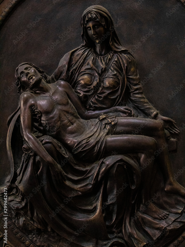 statue of virgin mary with jesus