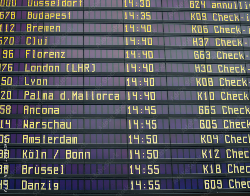 Fototapeta premium Flughafen Tafel mit Flügen
