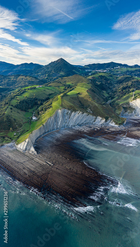 Fotografía Zumaia flysch geological strata in Sakoneta beach, Basque Country
