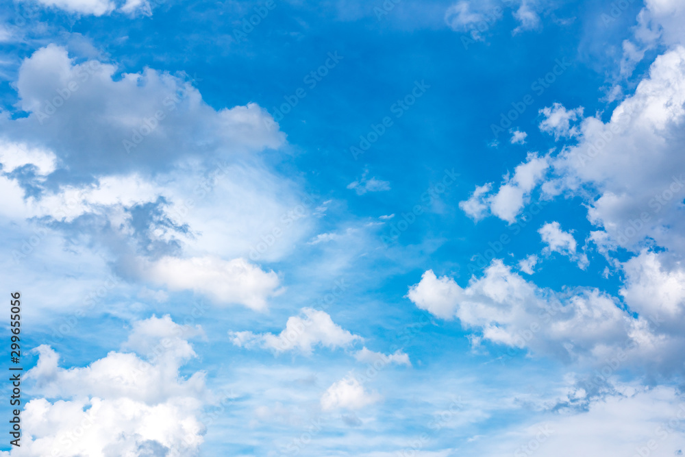 Obraz premium Blue sky with white clouds