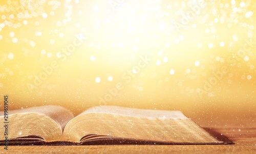 Canvas Print Holy bible book on wooden table