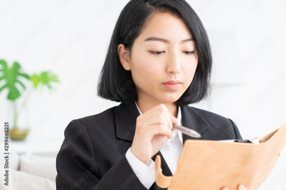 ビジネスウーマン　スケジュール帳