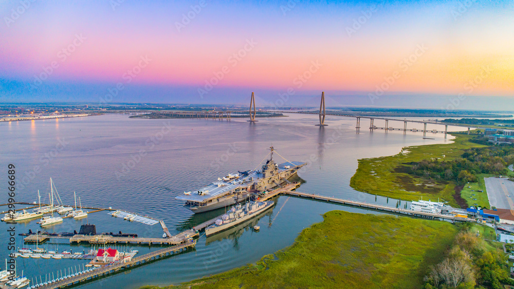 Naklejka premium Patriot's Point Aerial w Charleston, Karolina Południowa, USA