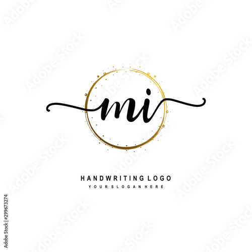 Initials letter MI vector handwriting logo template. with a circle brush and splash of gold paint