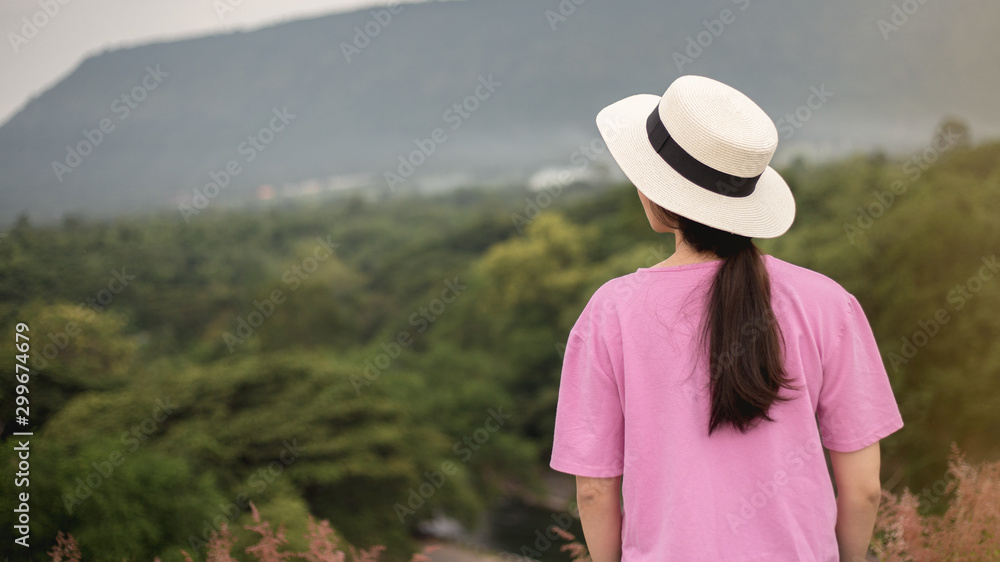 woman on the mountian in travel day