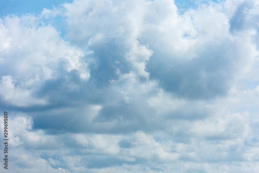 Naklejka premium Thick beautiful clouds and clouds in the sky. Cloudy weather before the storm and rain. Soft focus