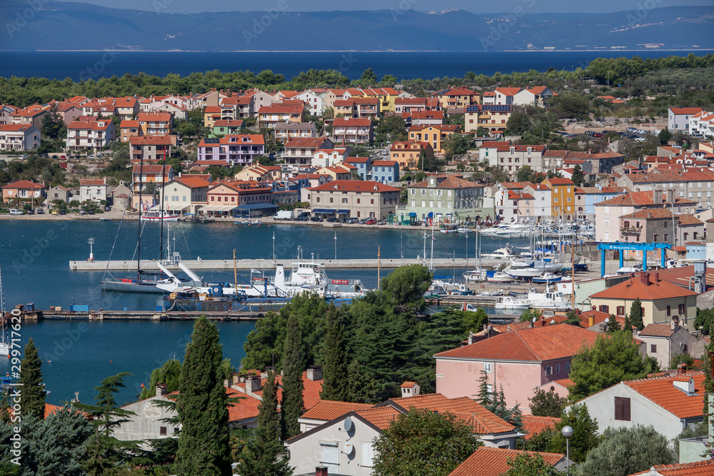  Blick auf den Hafen von Cres, Kroatien, Europa|View onto the port of Cres, Croatia, Europe