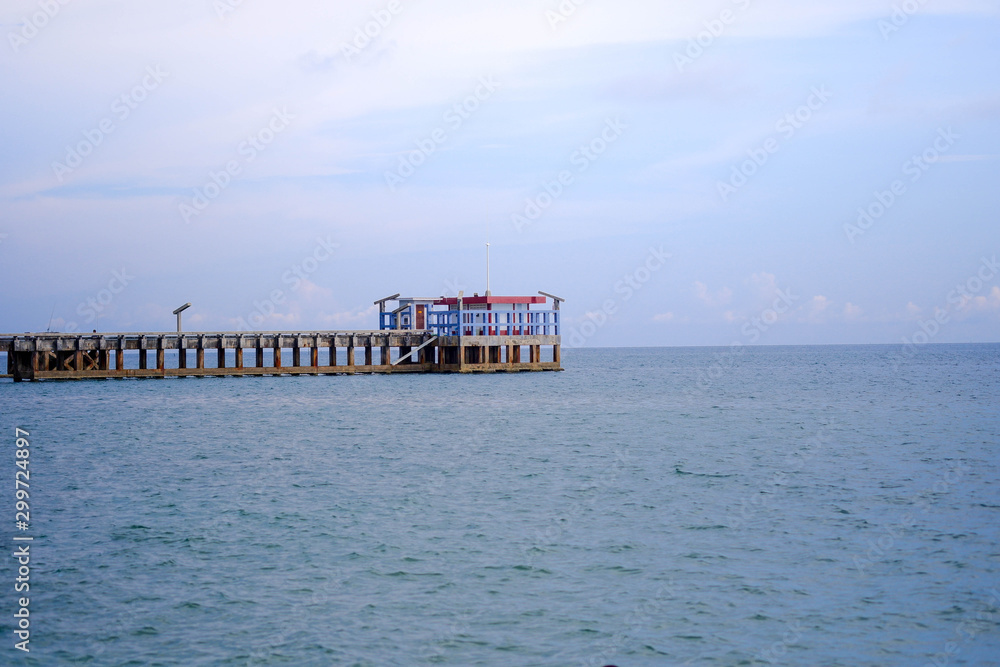 Pier that extends to the sea